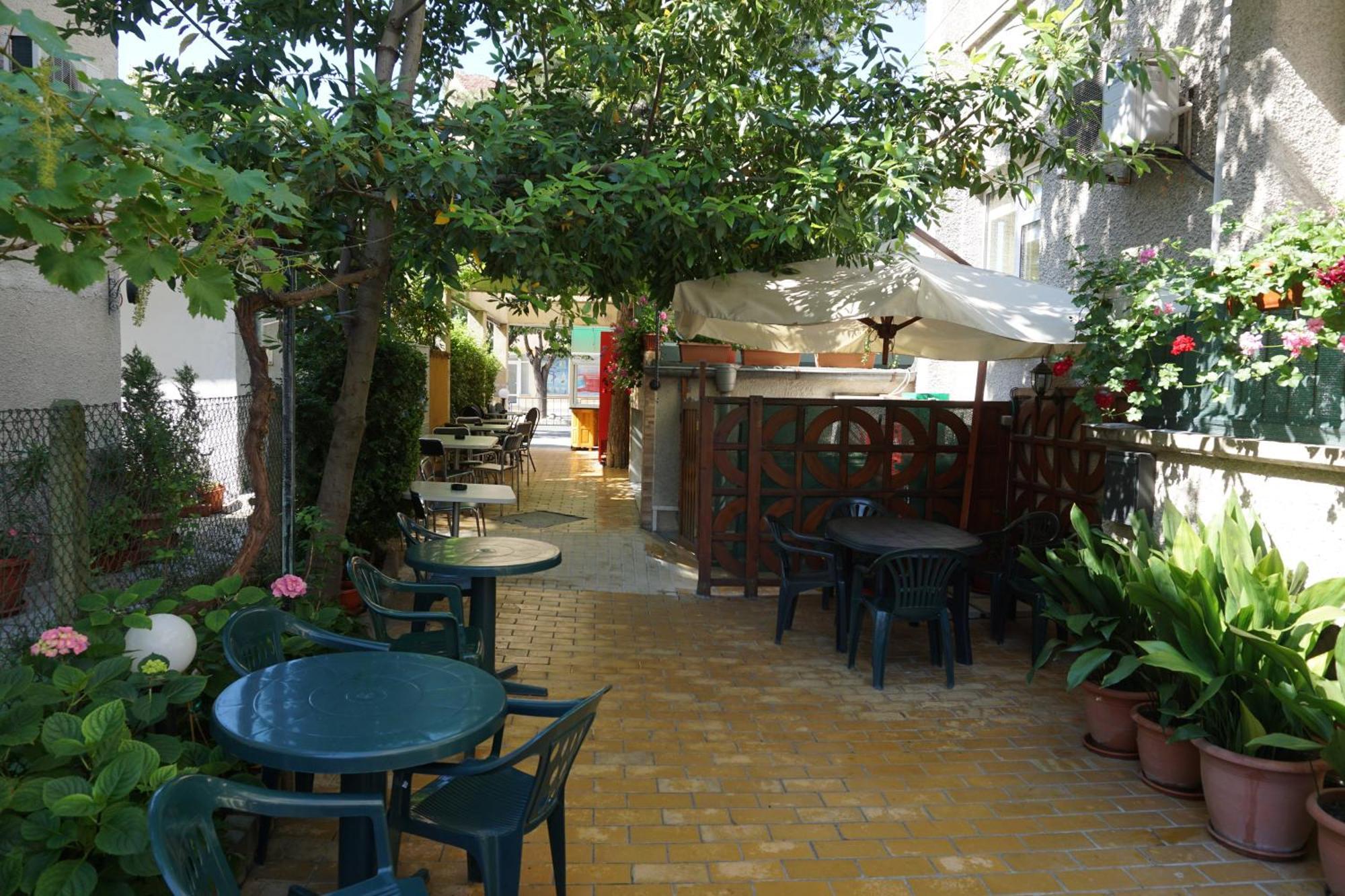 Guest House Lambovi เนเซบาร์ ภายนอก รูปภาพ