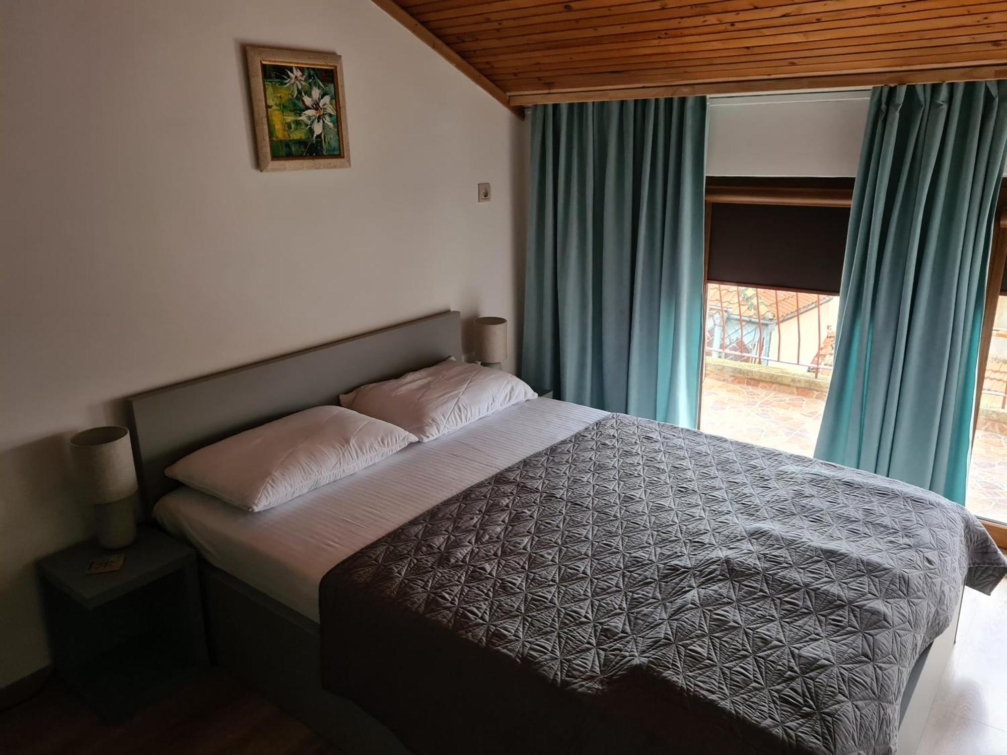 Guest House Lambovi เนเซบาร์ ภายนอก รูปภาพ